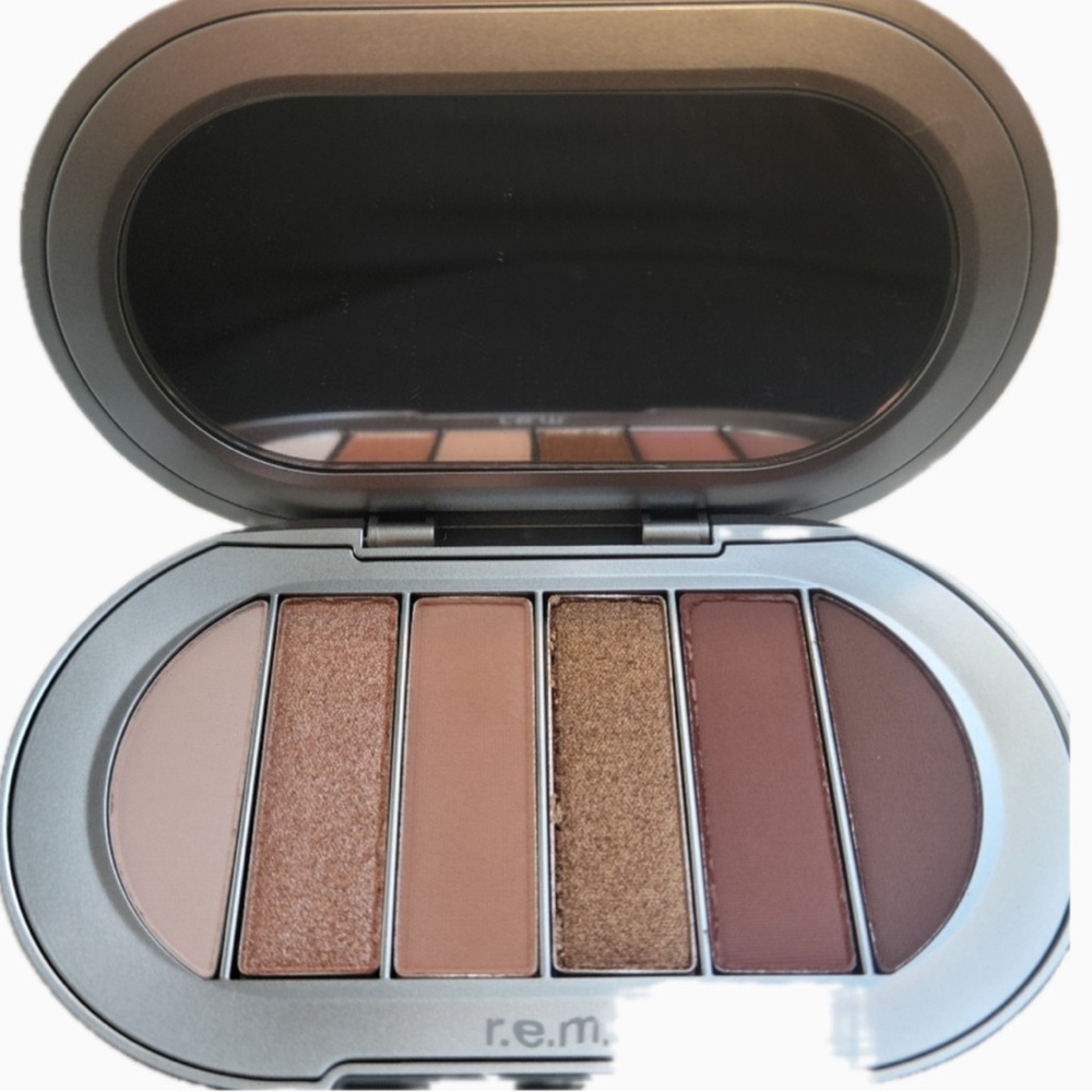 R.E.M BEAUTY MIDNIGHT SHADOW EYESHADOW PALETTE “BABYDOLL” - BRAND NEW in the box - Picture 9 of 11